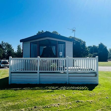 The Poplars Lodge With Hot Tub York Extérieur photo