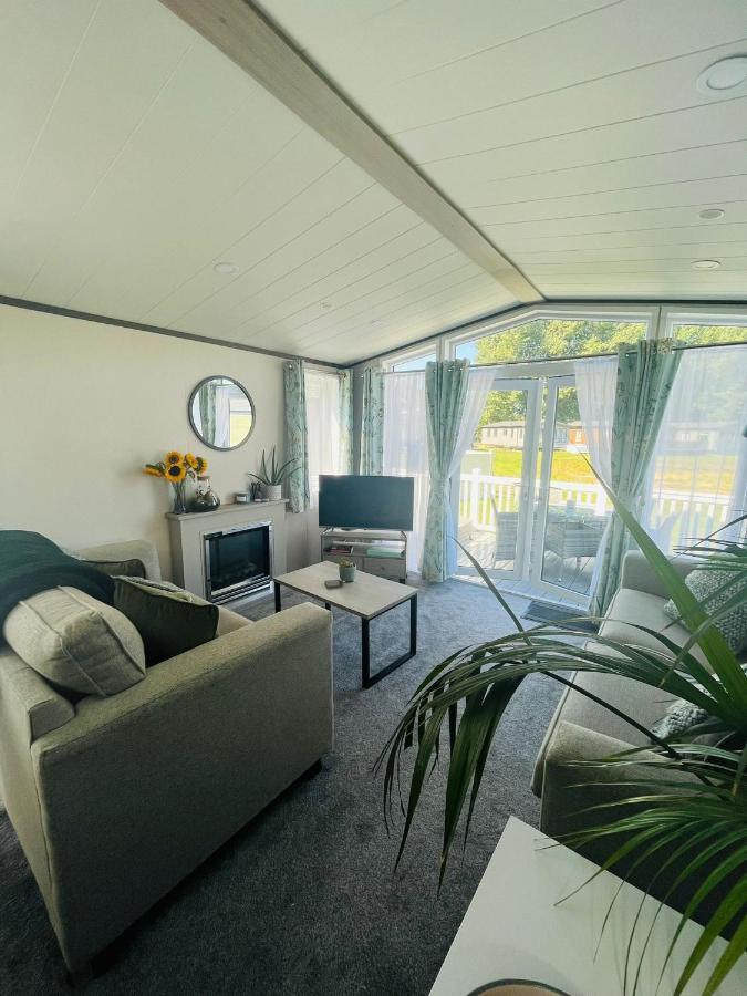 The Poplars Lodge With Hot Tub York Extérieur photo