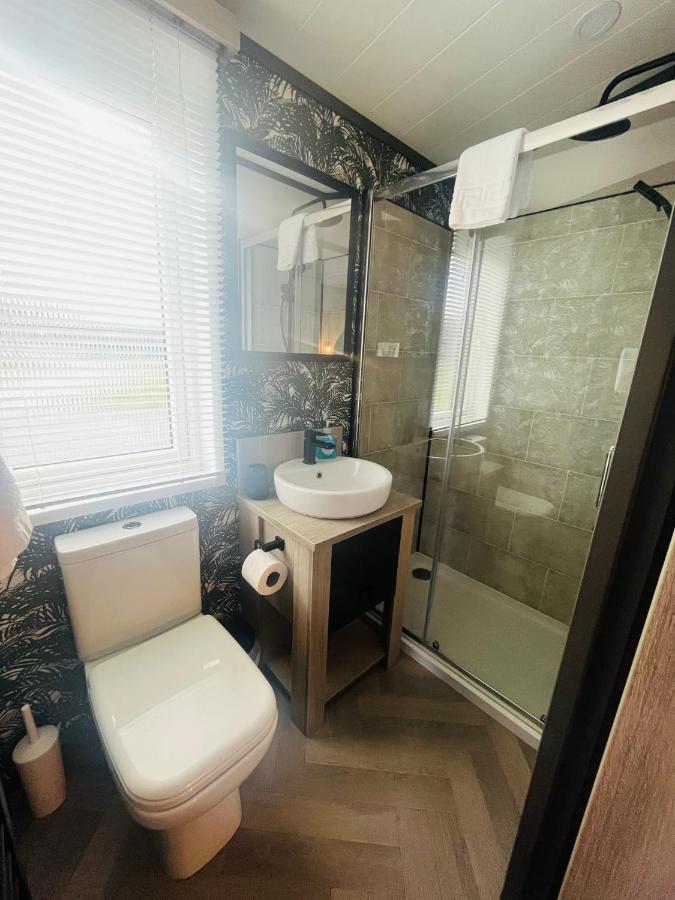 The Poplars Lodge With Hot Tub York Extérieur photo