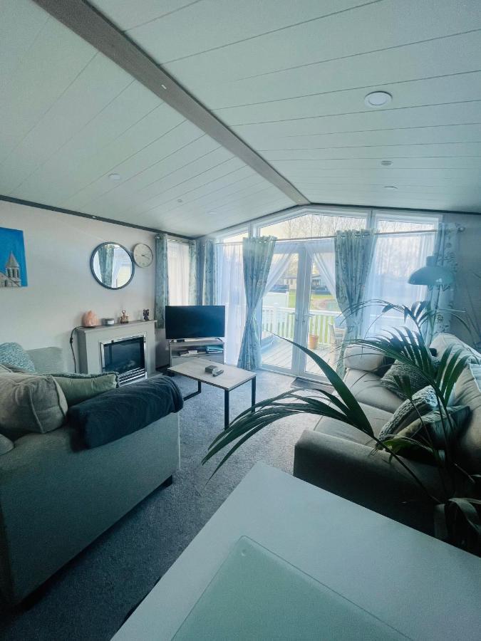 The Poplars Lodge With Hot Tub York Extérieur photo