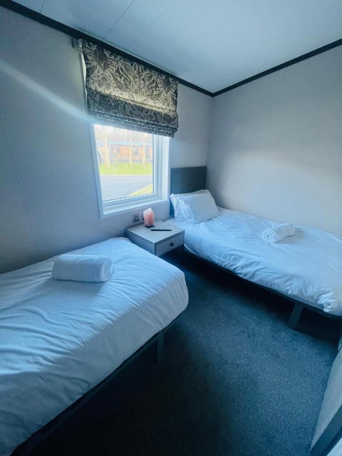 The Poplars Lodge With Hot Tub York Extérieur photo